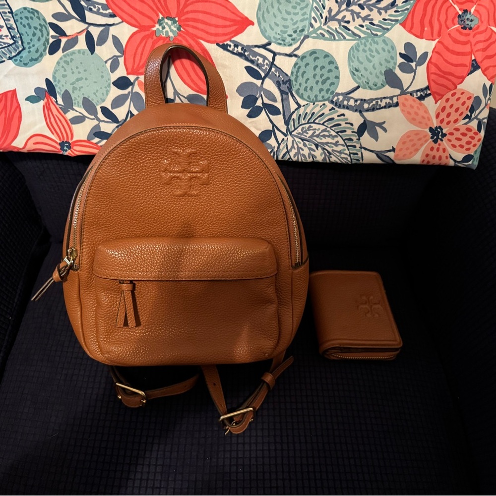 Tory Burch bundle (Wallet and mini Backpack)